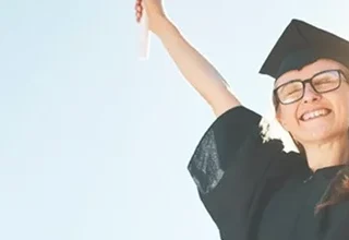 Student-studying-online